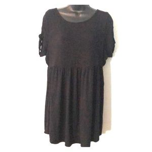 last chance! Black maternity top